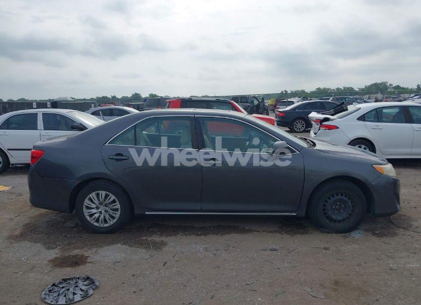 Photo 14 of 2014 Toyota Camry LE (VIN 4T1BF1FK7EU773422)