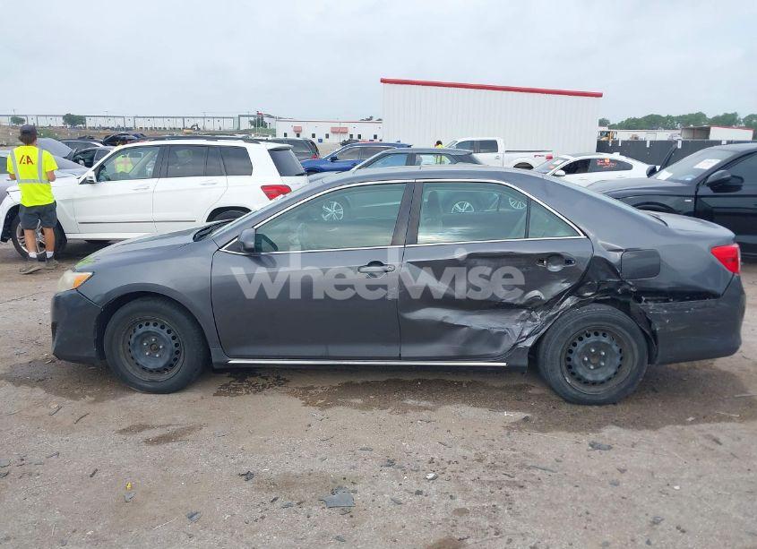 Photo 15 of 2014 Toyota Camry LE (VIN 4T1BF1FK7EU773422)