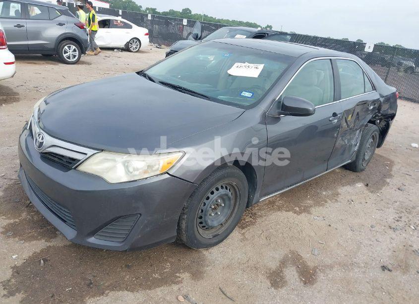 Photo 2 of 2014 Toyota Camry LE (VIN 4T1BF1FK7EU773422)
