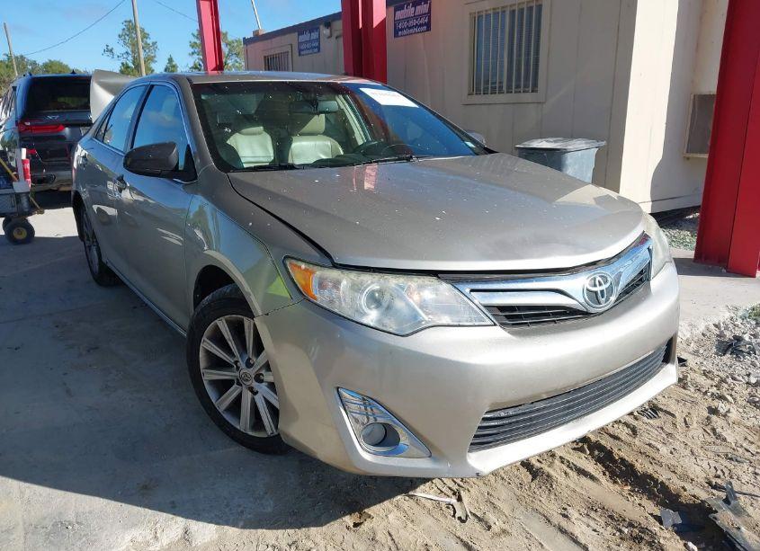 2014 Toyota Camry XLE (VIN 4T1BF1FK7EU782864) main photo