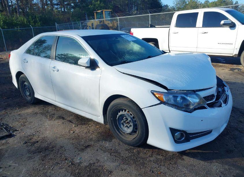 2014 Toyota Camry SE (VIN 4T1BF1FK7EU790902) main photo