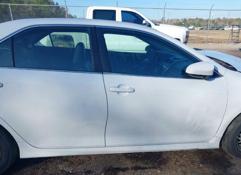 Photo 13 of 2014 Toyota Camry SE (VIN 4T1BF1FK7EU790902)