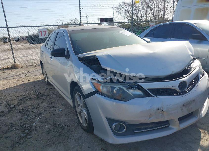 2014 Toyota Camry SE (VIN 4T1BF1FK7EU797154) main photo