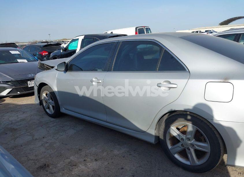 Photo 14 of 2014 Toyota Camry SE (VIN 4T1BF1FK7EU797154)