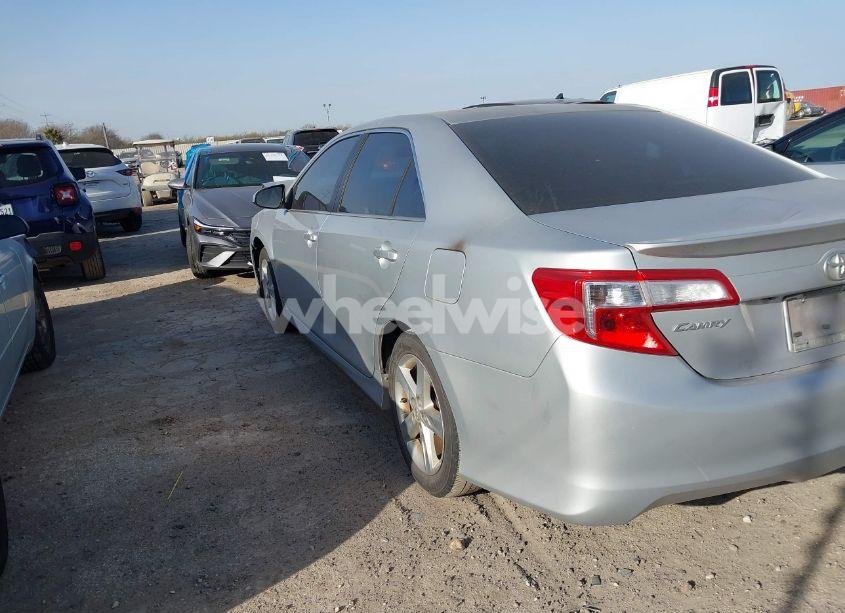 Photo 3 of 2014 Toyota Camry SE (VIN 4T1BF1FK7EU797154)