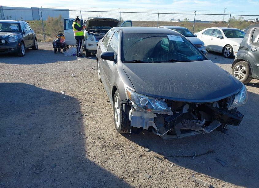 2014 Toyota Camry SE (VIN 4T1BF1FK7EU799020) main photo