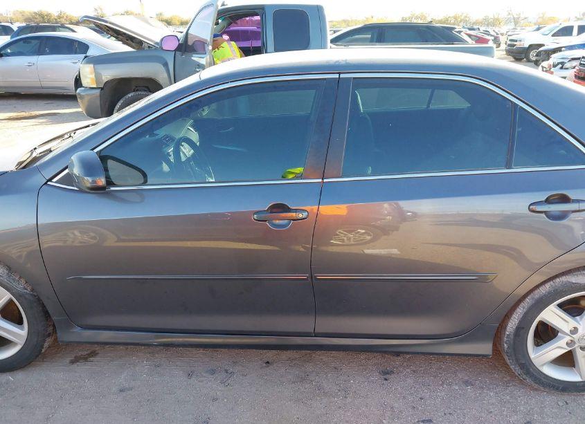 Photo 14 of 2014 Toyota Camry SE (VIN 4T1BF1FK7EU799020)