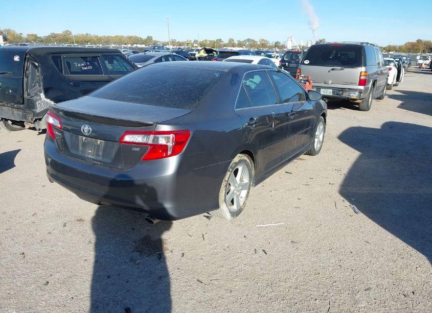 Photo 4 of 2014 Toyota Camry SE (VIN 4T1BF1FK7EU799020)