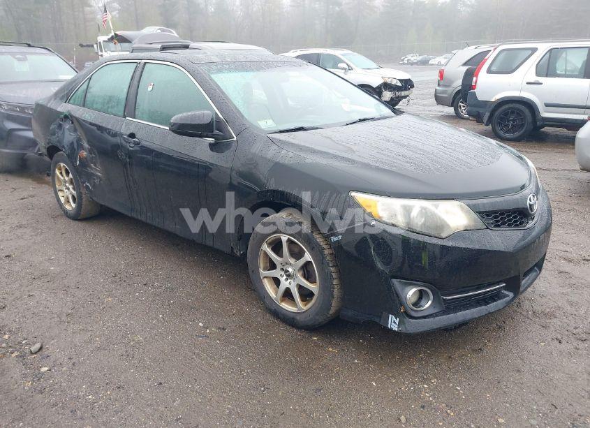 2014 Toyota Camry SE (VIN 4T1BF1FK7EU811778) main photo