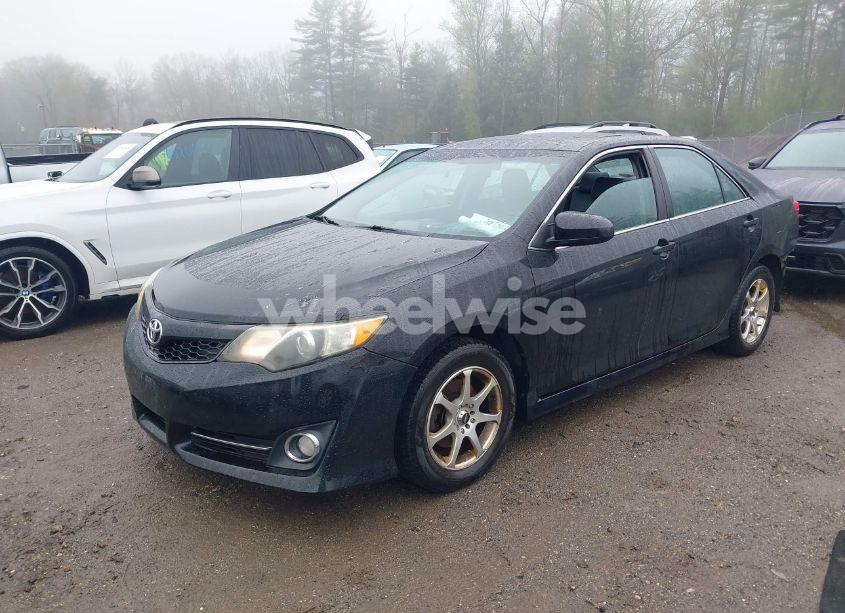 Photo 2 of 2014 Toyota Camry SE (VIN 4T1BF1FK7EU811778)