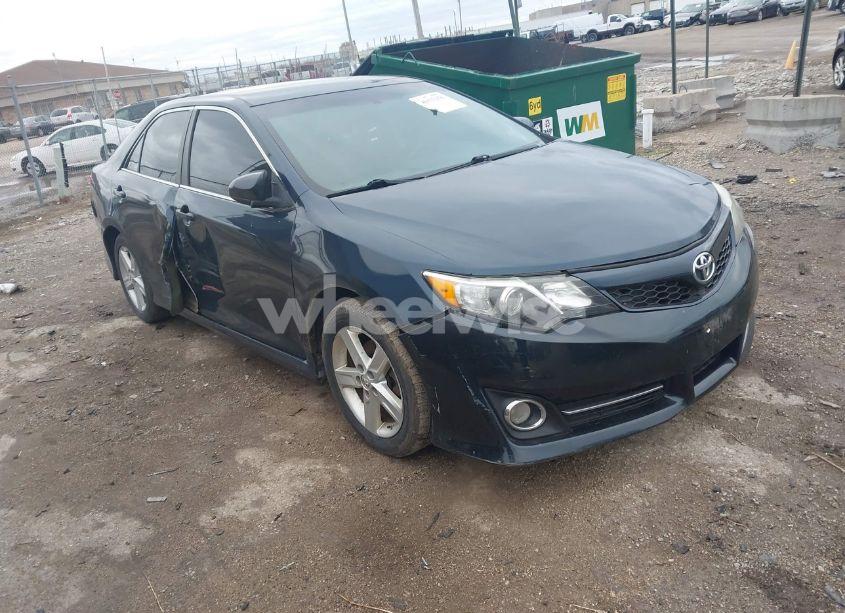 2014 Toyota Camry SE (VIN 4T1BF1FK7EU814809) main photo