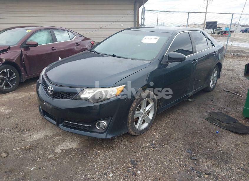 Photo 2 of 2014 Toyota Camry SE (VIN 4T1BF1FK7EU814809)