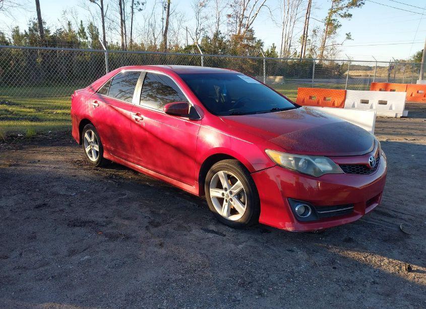 2014 Toyota Camry SE (VIN 4T1BF1FK7EU820190) main photo