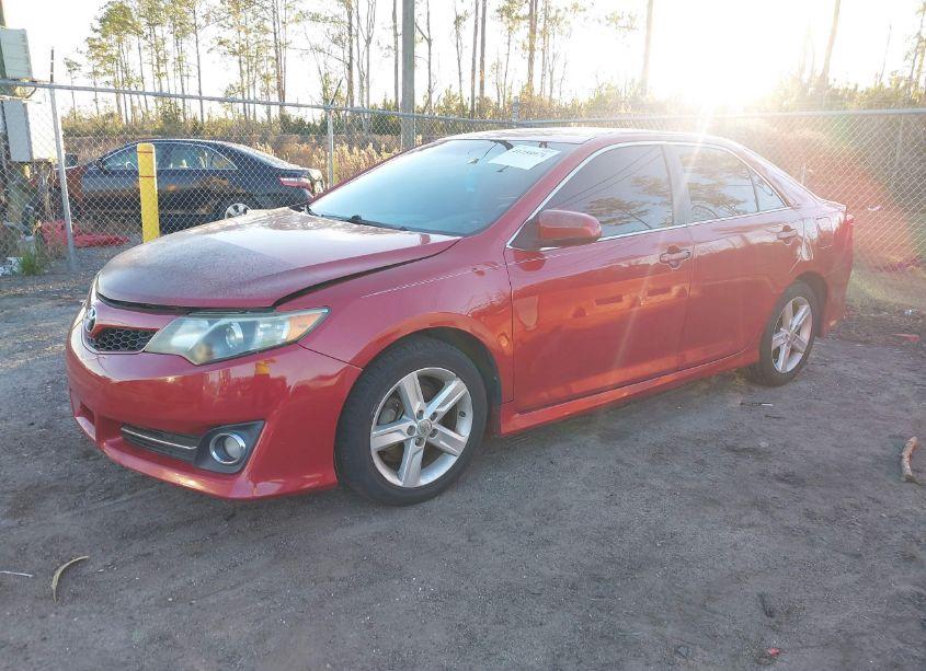 Photo 2 of 2014 Toyota Camry SE (VIN 4T1BF1FK7EU820190)