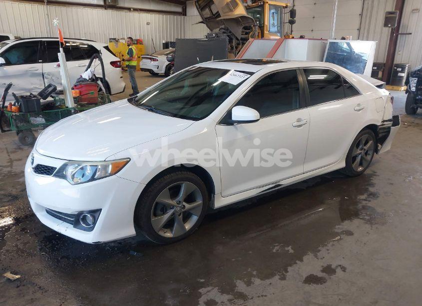 Photo 2 of 2014 Toyota Camry SE SPORT (VIN 4T1BF1FK7EU835594)