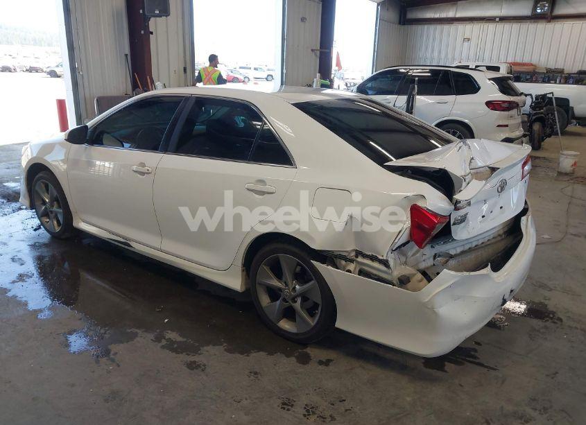 Photo 3 of 2014 Toyota Camry SE SPORT (VIN 4T1BF1FK7EU835594)