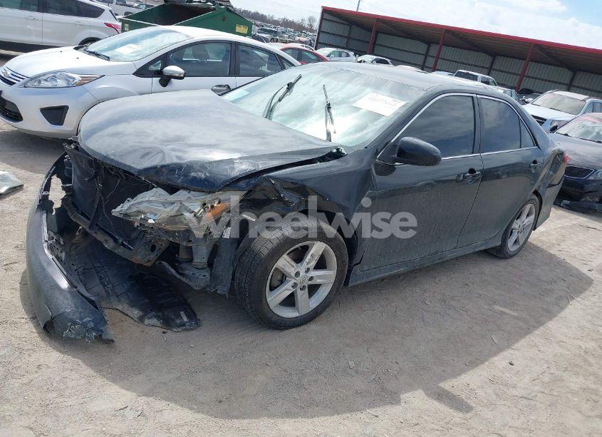 Photo 2 of 2014 Toyota Camry SE (VIN 4T1BF1FK7EU857918)