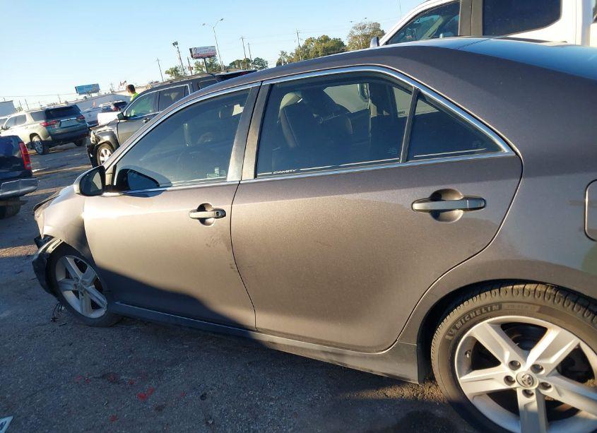 Photo 14 of 2014 Toyota Camry SE (VIN 4T1BF1FK7EU869132)