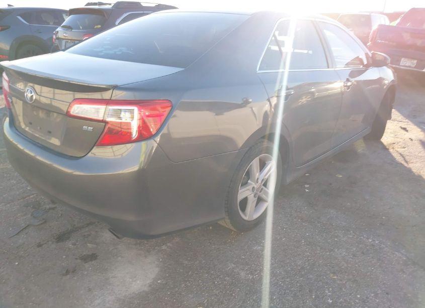 Photo 4 of 2014 Toyota Camry SE (VIN 4T1BF1FK7EU869132)