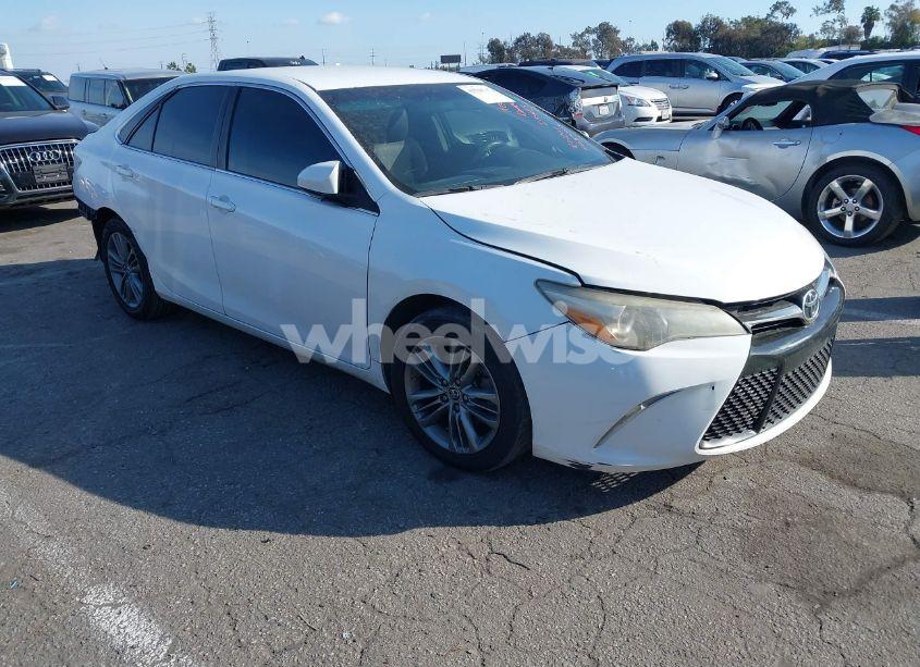 2015 Toyota Camry SE (VIN 4T1BF1FK7FU004758) main photo