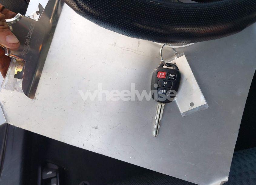 Photo 11 of 2015 Toyota Camry SE (VIN 4T1BF1FK7FU004758)