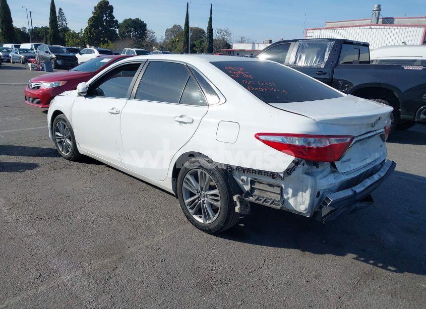 Photo 3 of 2015 Toyota Camry SE (VIN 4T1BF1FK7FU004758)