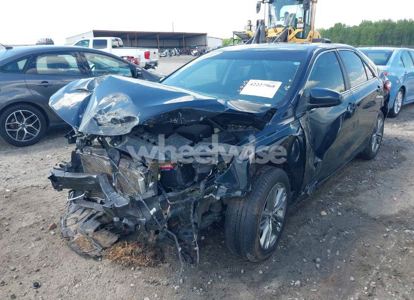 Photo 2 of 2015 Toyota Camry SE (VIN 4T1BF1FK7FU007630)