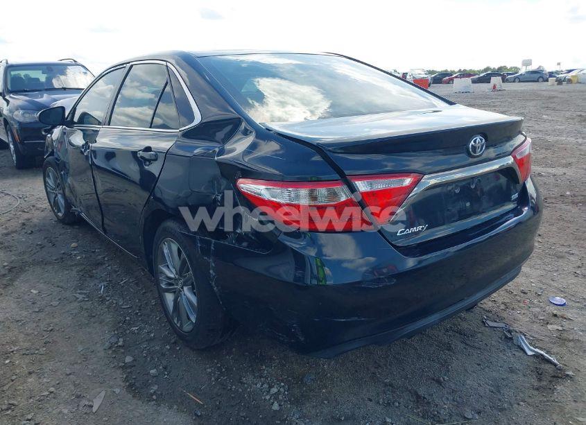 Photo 3 of 2015 Toyota Camry SE (VIN 4T1BF1FK7FU007630)