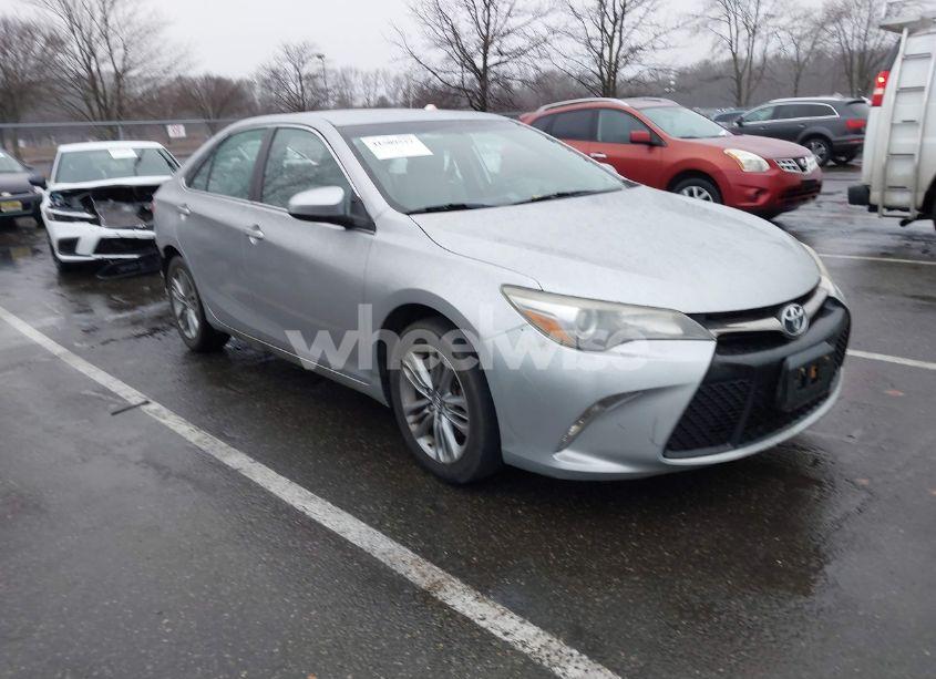2015 Toyota Camry SE (VIN 4T1BF1FK7FU010317) main photo