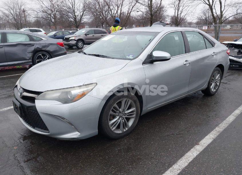 Photo 2 of 2015 Toyota Camry SE (VIN 4T1BF1FK7FU010317)