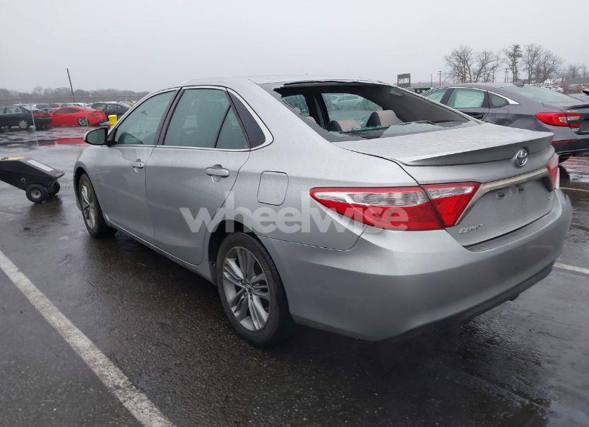 Photo 3 of 2015 Toyota Camry SE (VIN 4T1BF1FK7FU010317)