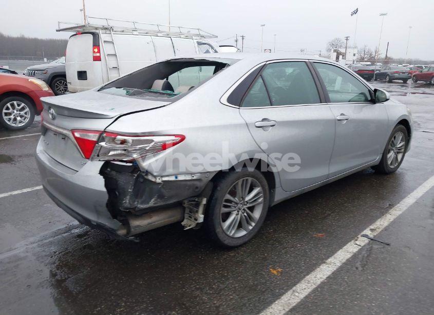 Photo 4 of 2015 Toyota Camry SE (VIN 4T1BF1FK7FU010317)