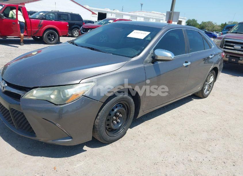 Photo 2 of 2015 Toyota Camry SE (VIN 4T1BF1FK7FU020846)