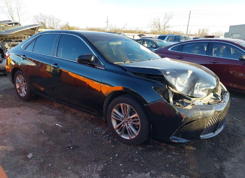 2015 Toyota Camry SE (VIN 4T1BF1FK7FU025917) main photo