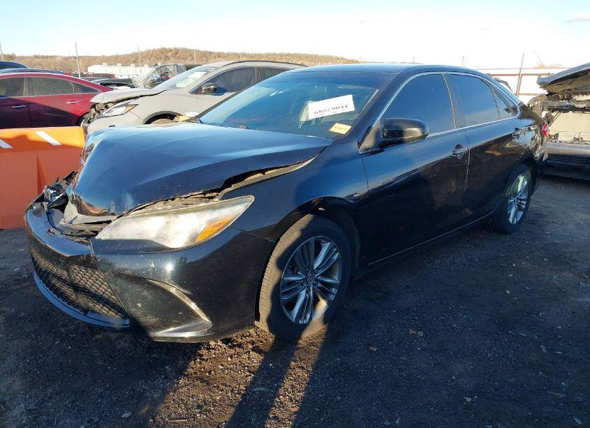 Photo 2 of 2015 Toyota Camry SE (VIN 4T1BF1FK7FU025917)