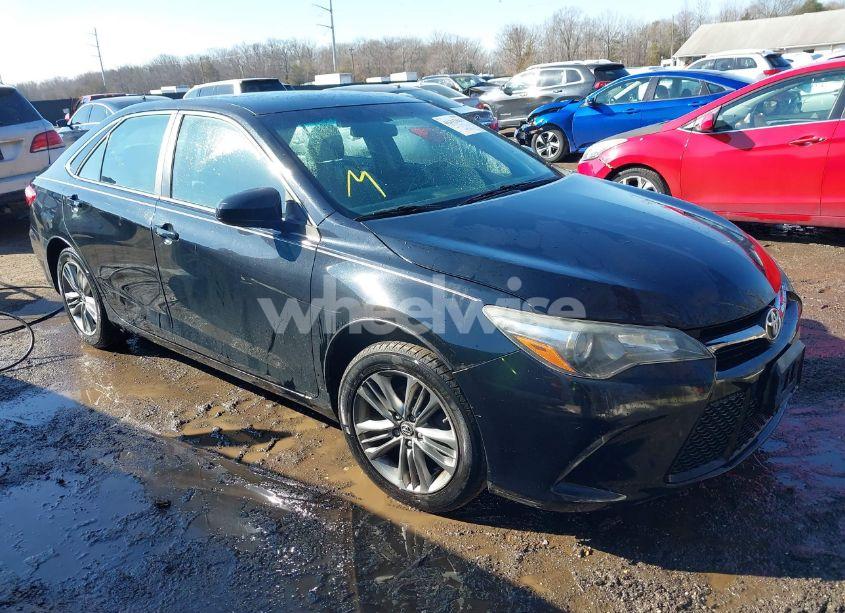 2015 Toyota Camry SE (VIN 4T1BF1FK7FU026226) main photo