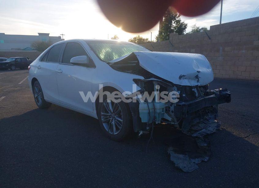 2015 Toyota Camry SE (VIN 4T1BF1FK7FU026243) main photo