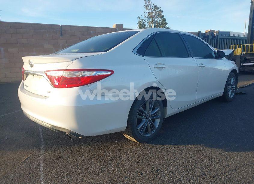 Photo 4 of 2015 Toyota Camry SE (VIN 4T1BF1FK7FU026243)