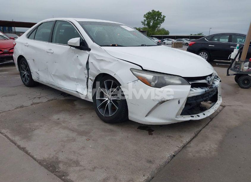2015 Toyota Camry XSE (VIN 4T1BF1FK7FU027554) main photo