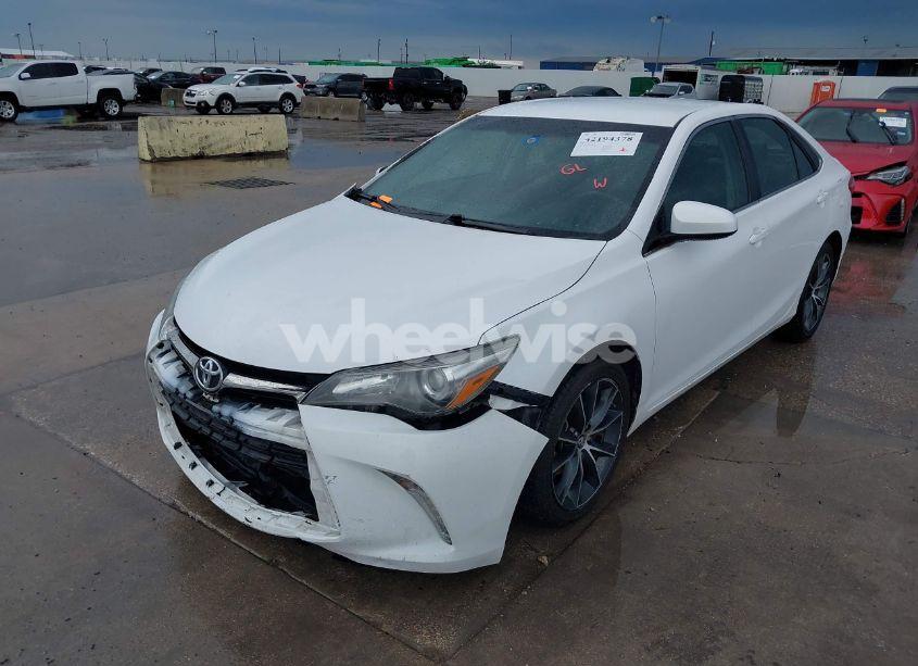 Photo 2 of 2015 Toyota Camry XSE (VIN 4T1BF1FK7FU027554)