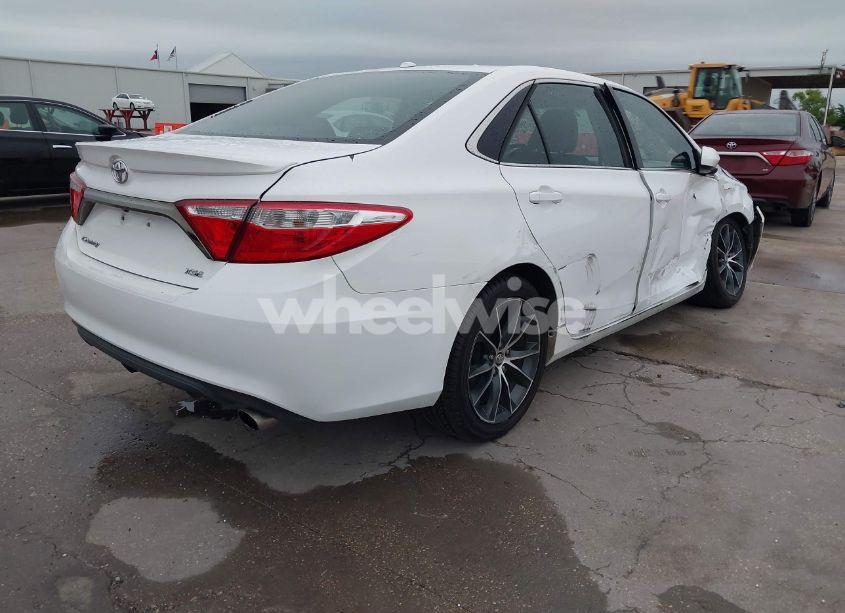 Photo 4 of 2015 Toyota Camry XSE (VIN 4T1BF1FK7FU027554)