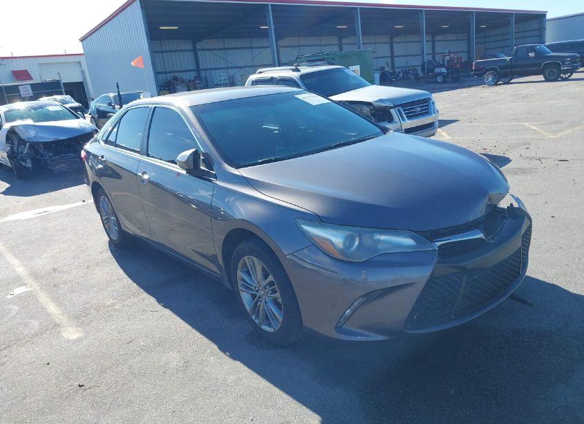 2015 Toyota Camry SE (VIN 4T1BF1FK7FU078570) main photo