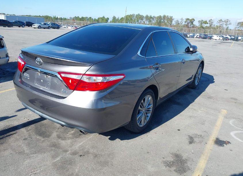 Photo 4 of 2015 Toyota Camry SE (VIN 4T1BF1FK7FU078570)