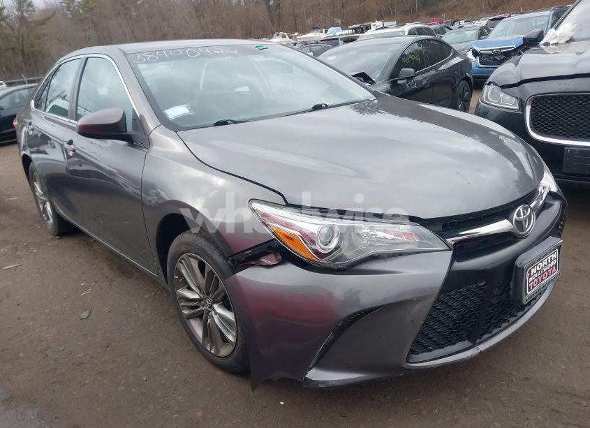 2015 Toyota Camry SE (VIN 4T1BF1FK7FU083638) main photo