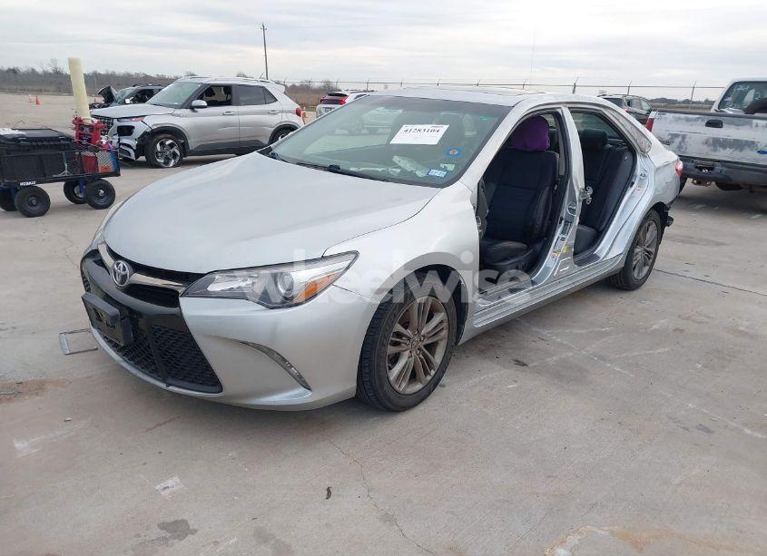 Photo 2 of 2015 Toyota Camry SE (VIN 4T1BF1FK7FU087169)