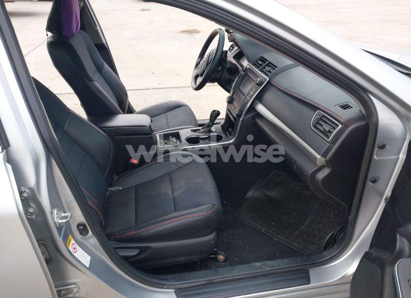 Photo 5 of 2015 Toyota Camry SE (VIN 4T1BF1FK7FU087169)