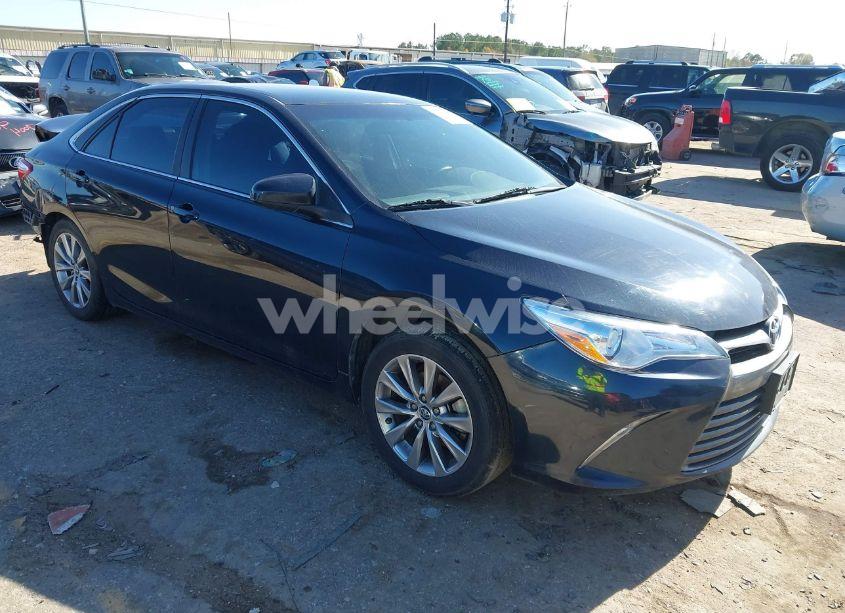 2015 Toyota Camry XLE (VIN 4T1BF1FK7FU094915) main photo