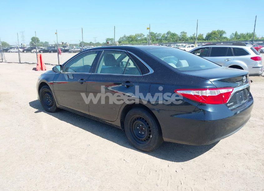 Photo 3 of 2015 Toyota Camry LE (VIN 4T1BF1FK7FU105220)