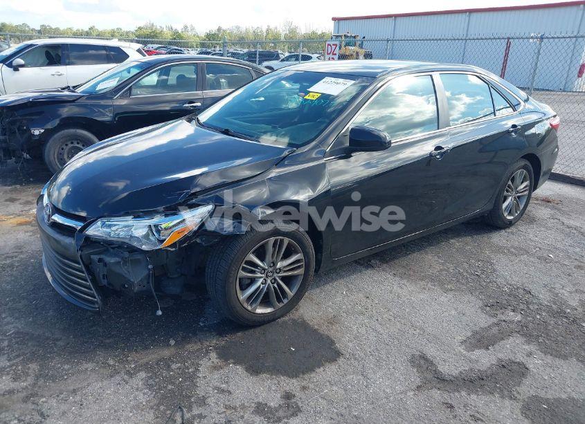 Photo 2 of 2015 Toyota Camry SE (VIN 4T1BF1FK7FU113687)