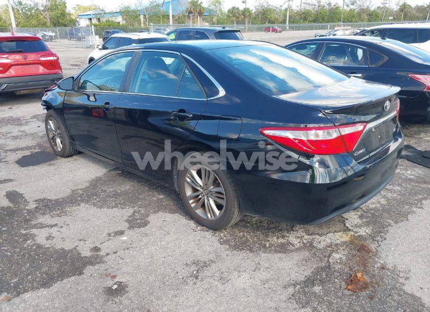 Photo 3 of 2015 Toyota Camry SE (VIN 4T1BF1FK7FU113687)